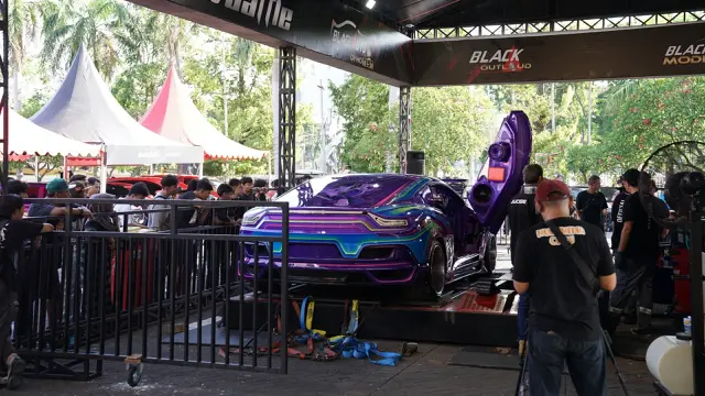 Deretan Mobil Modifikasi Adu Gaya dan Performa di BlackAuto Battle 2025 Surabaya