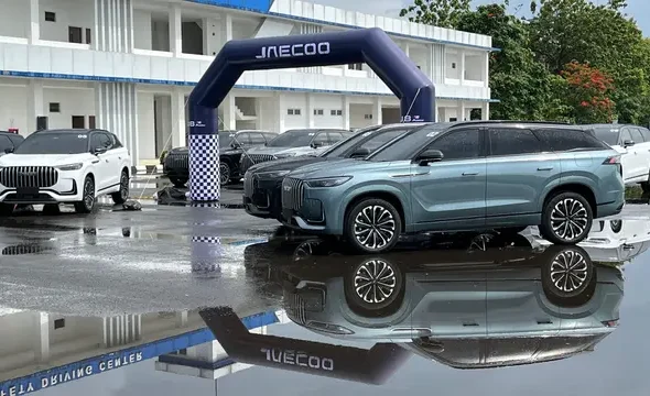 Bukan Cuma Mewah, Jaecoo J8 SHS Ardis Juga Tawarkan Performa Buas dan Fitur Canggih